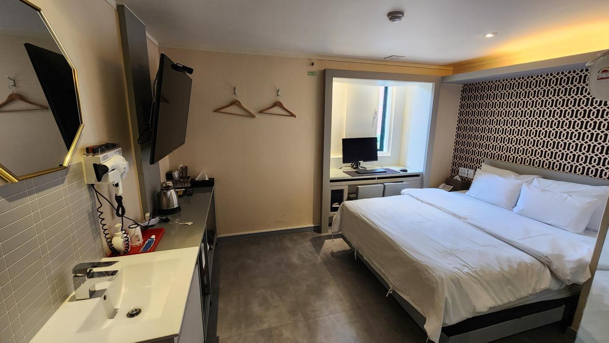 Hostel Let's
