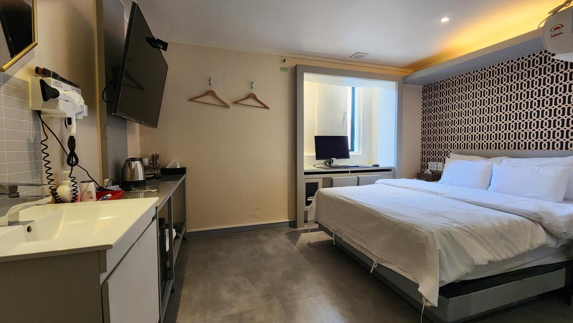 Hostel Let's
