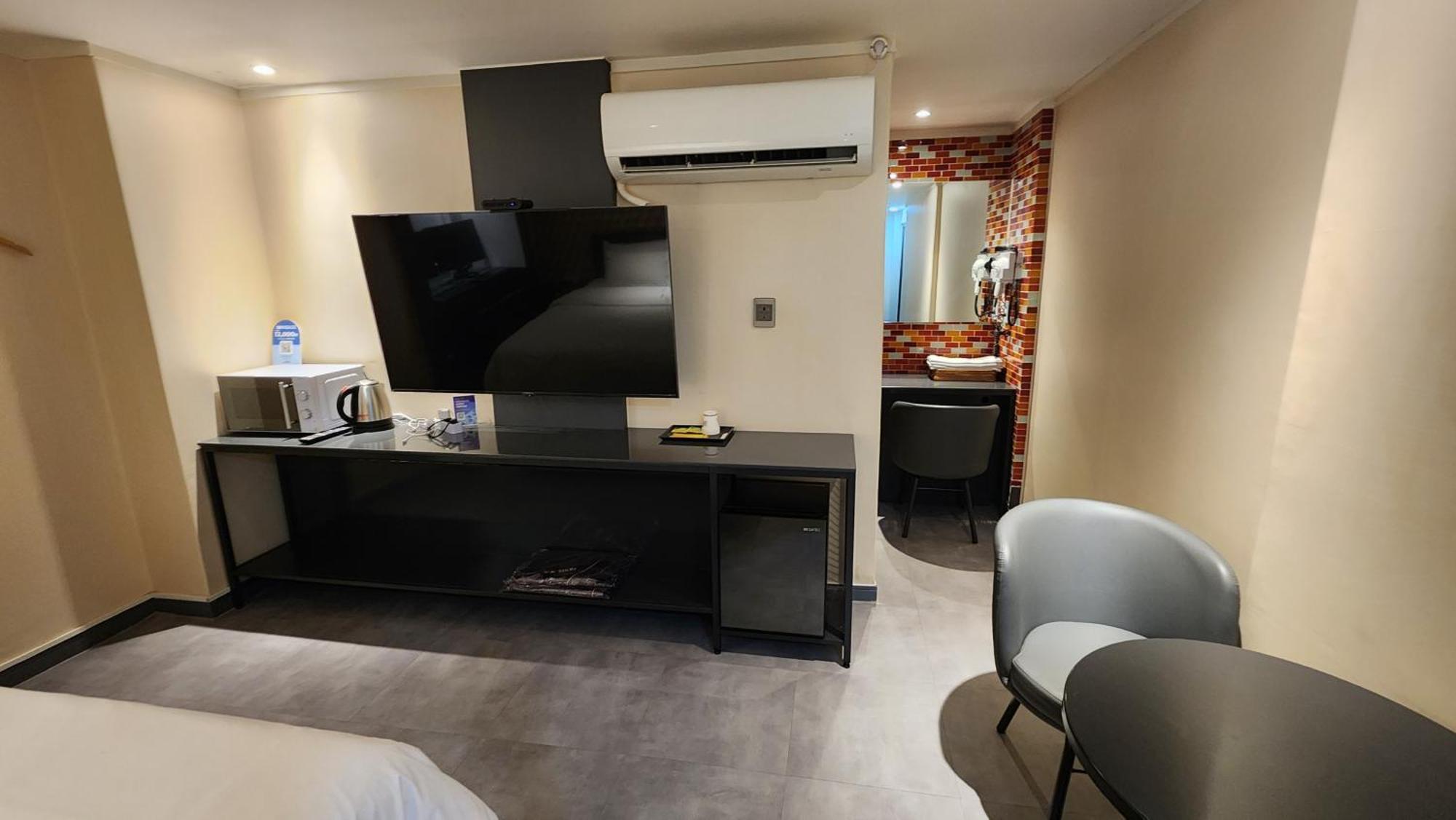 Hostel Let's *