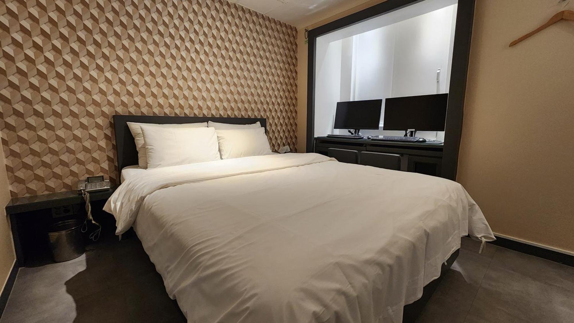 Hostel Let's *